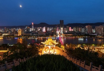 远眺金城