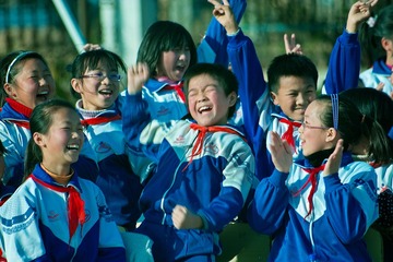 我们羸了+纪实类+2013年+泰州+陈俊华摄+泰州市姜堰区淤溪中心小学　225513+13952686451
