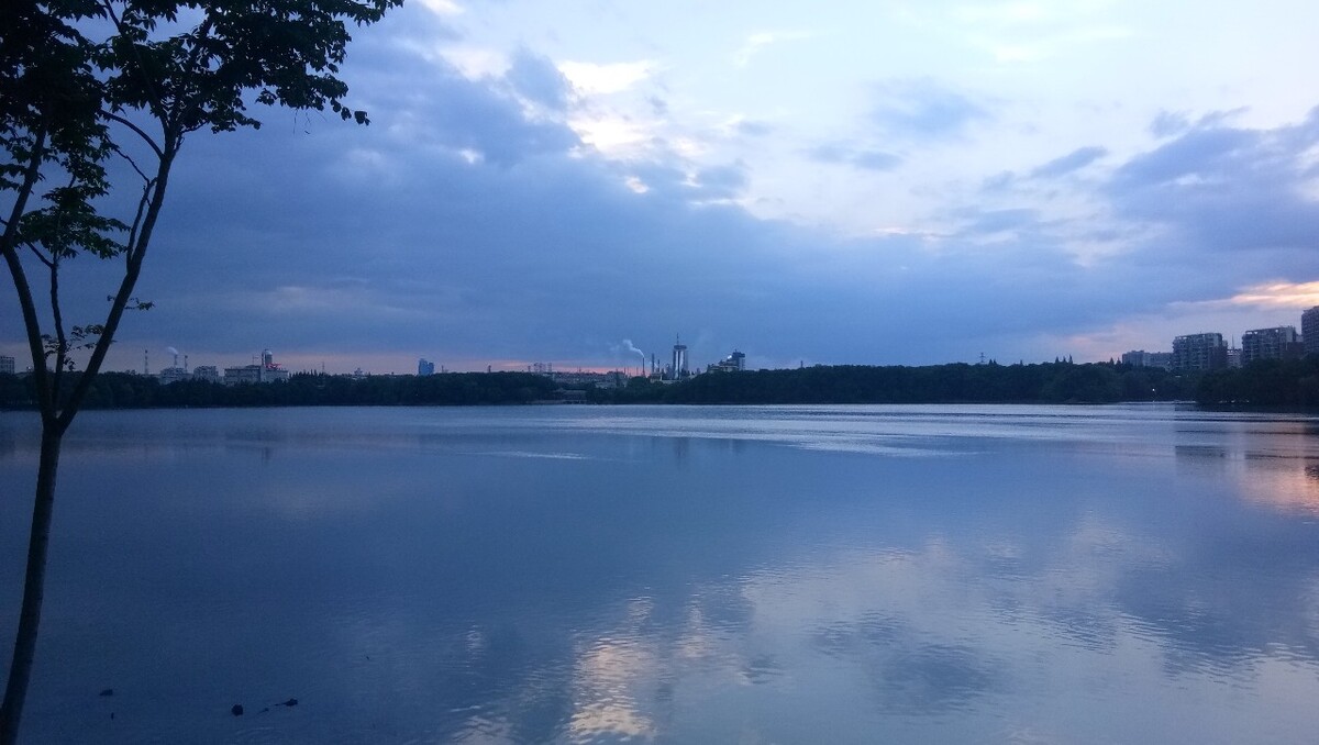 2019.06.25<br />
安徽省安庆市宜秀区小西湖东岸