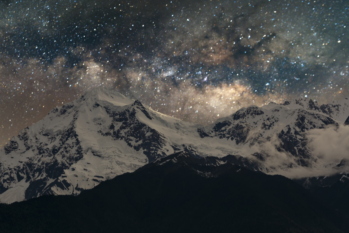 梅里雪山将军峰和星河