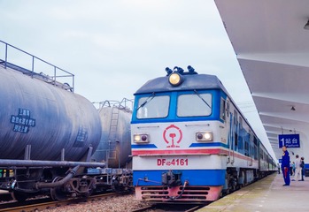 321864