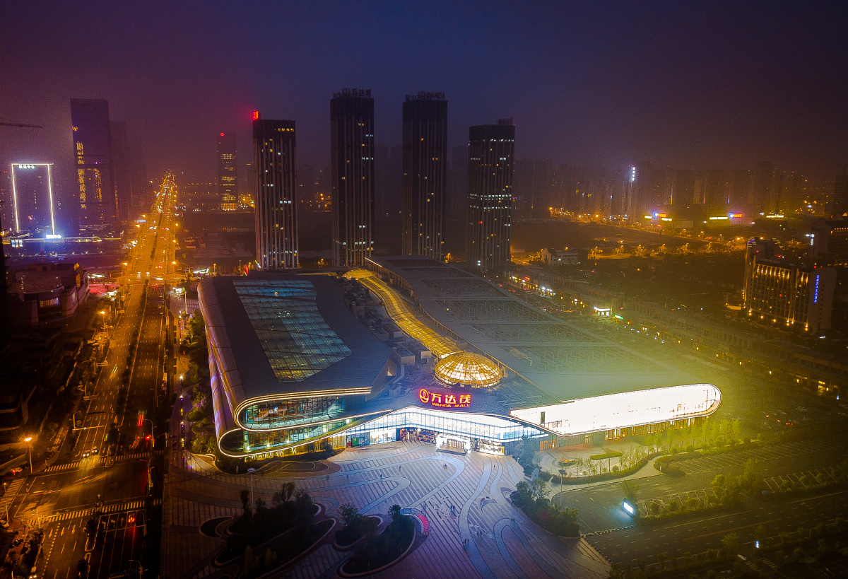 随着滨湖万达茂的建成,这里逐渐成为了滨湖新区新的商业中心.