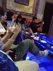570435
