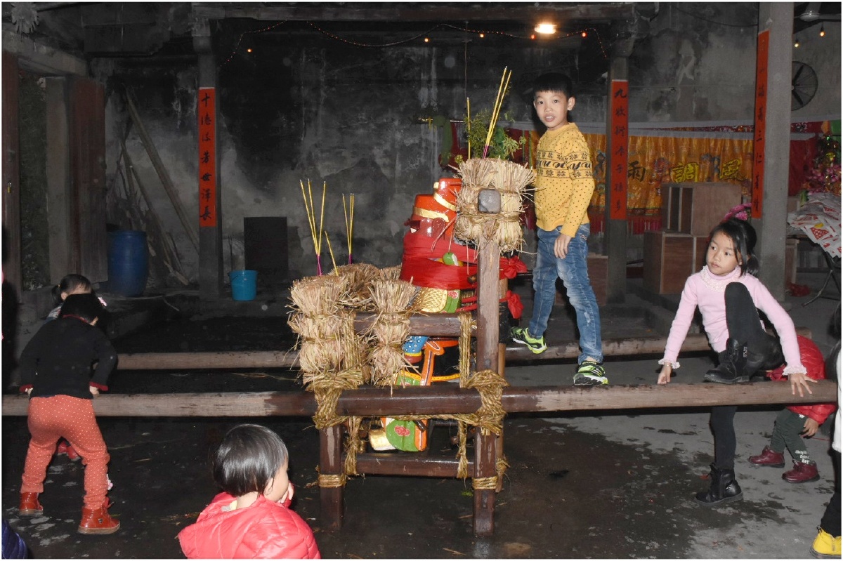 潮汕民俗盐灶拖神