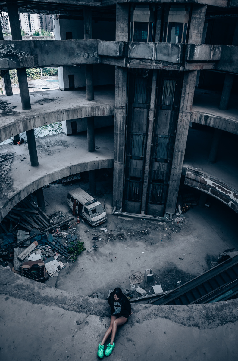 成都拍照|市区内冷门拍照地 该废弃医院位于成都市二环路南三段新光路