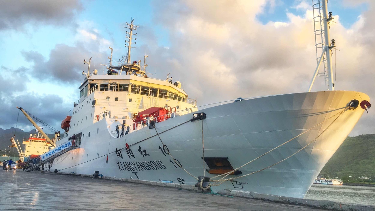 向阳红10号,整装待发.