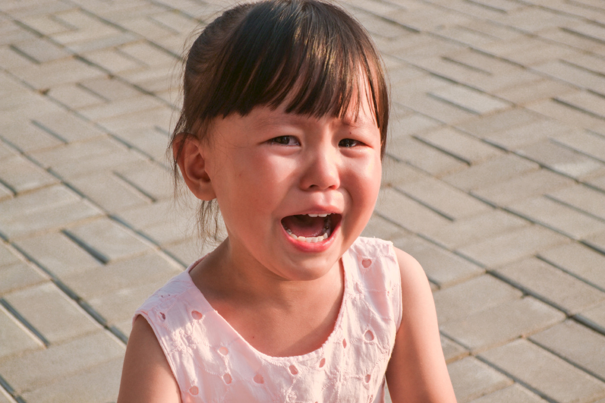 孩子的脸,说变就变 - 尼康, 抓拍, 纪实, 35mm, 儿