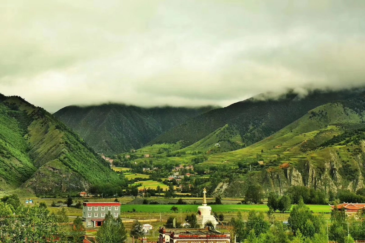 木雅康定甲根坝风景如画