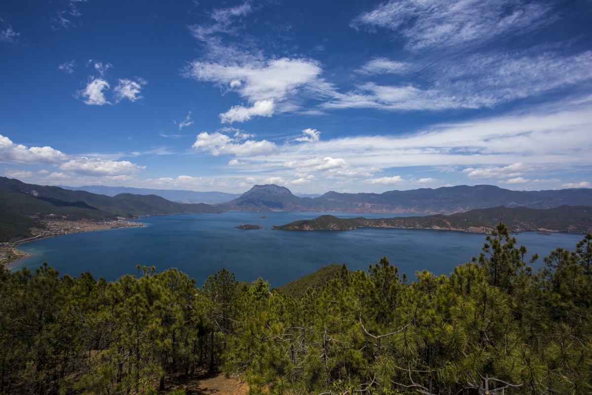 泸沽湖全景