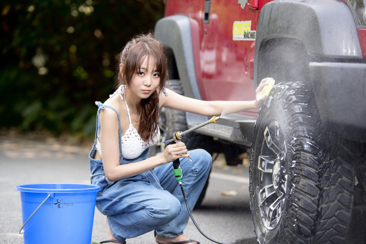 最萌洗车妹