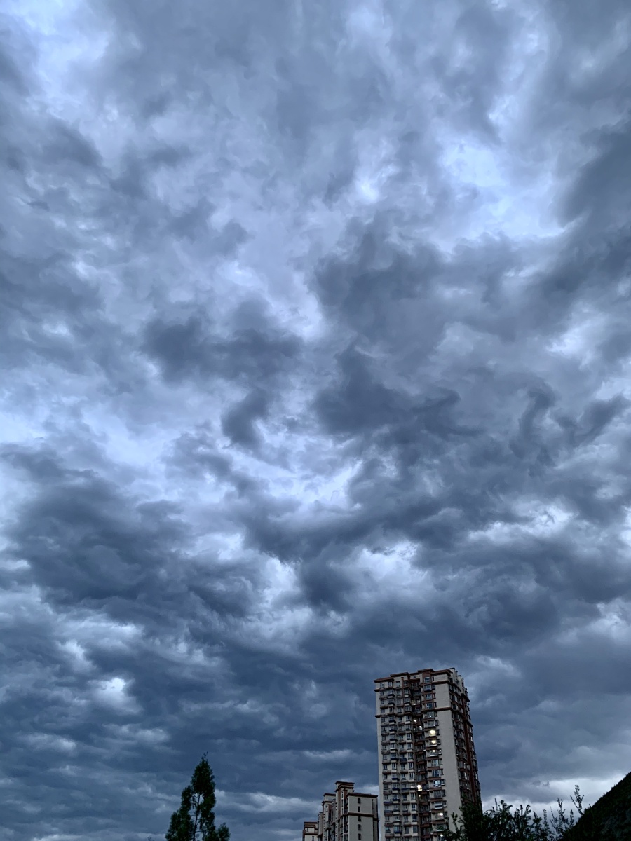 下雨之前的云