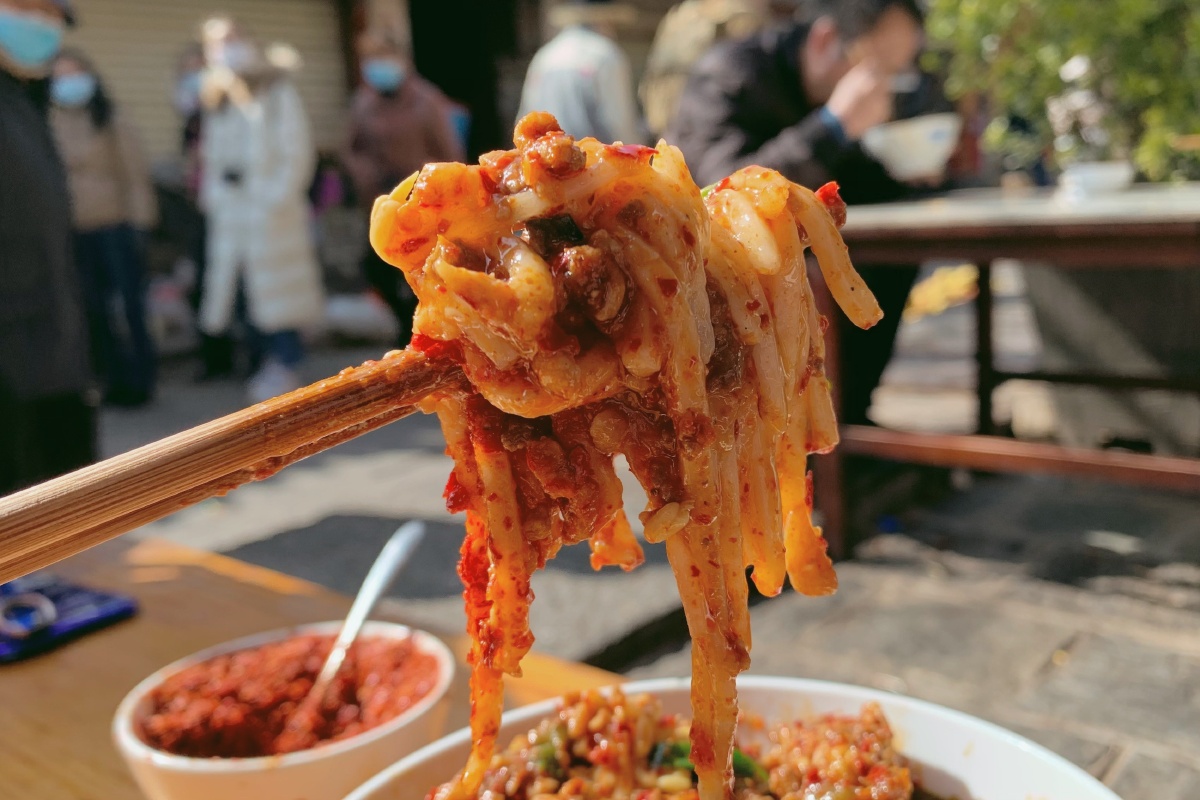 大理下关龙尾关 美食卤饵丝