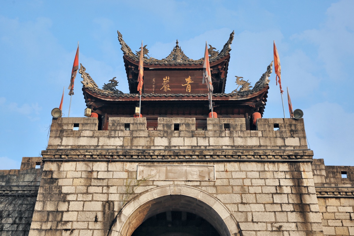 贵州贵阳|青岩古镇 满街的杨梅汤和卤猪蹄 还有像长城的建筑 非常好看