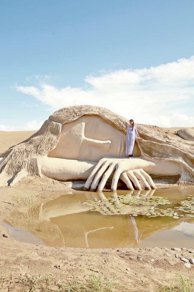 敦煌阿克塞库姆塔格沙漠游牧沙海的美女泉