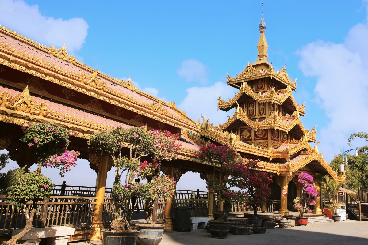 芒市勐焕大金塔