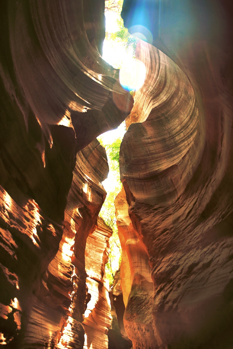 延安甘泉雨岔大峡谷 大自然的鬼斧神工