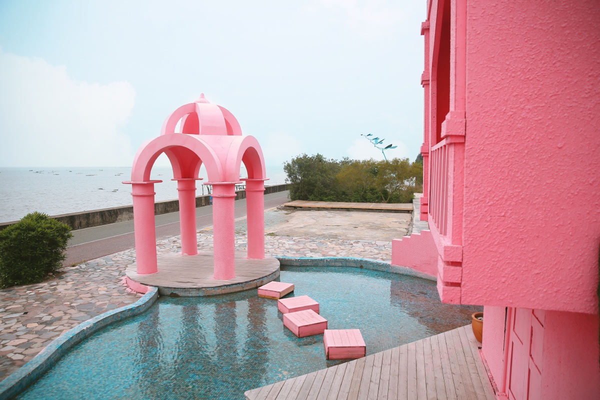 广西北海|少女心小镇 br />  br /> 蒸汽波风格  彩色建筑 粉色城堡