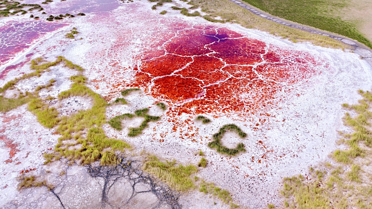 阿拉善左旗沙漠腹地地球之心乌兰湖大疆航拍