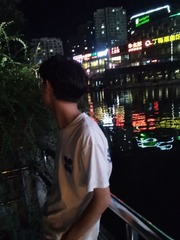 104877