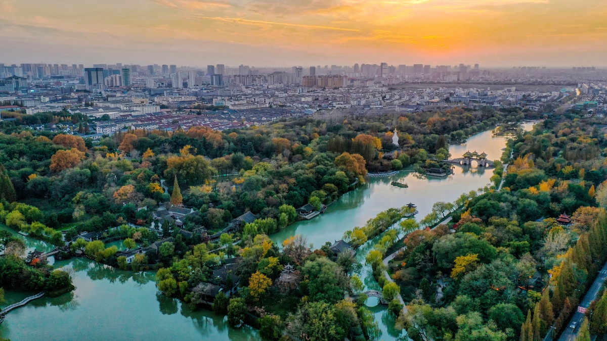 层林尽染秋意浓航拍扬州瘦西湖