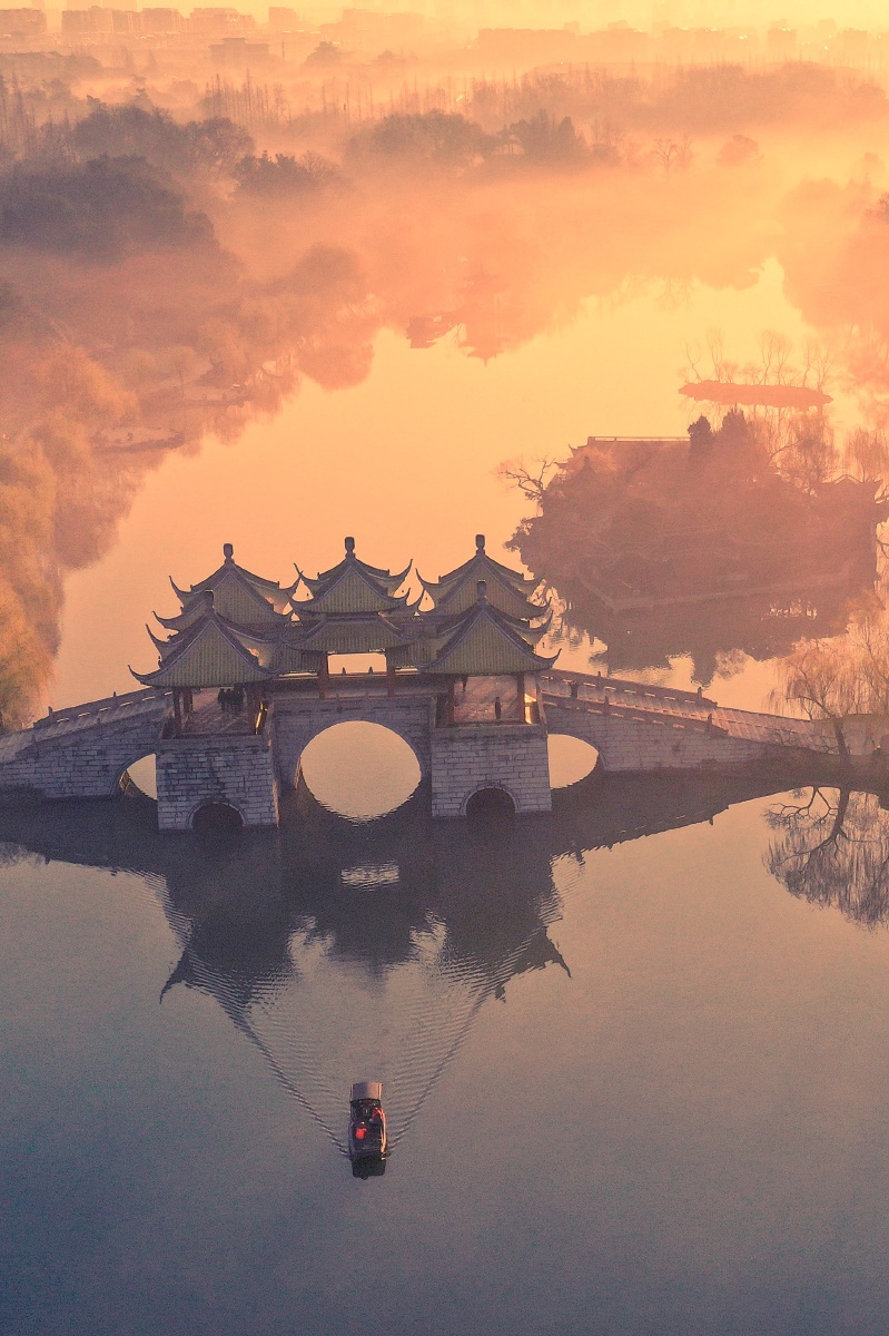 晨雾缭绕瘦西湖