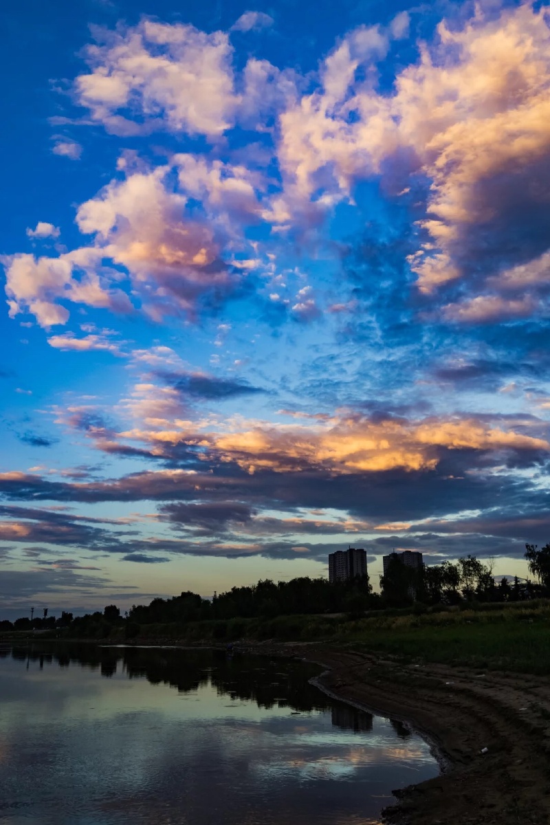 缤纷多彩的夕阳