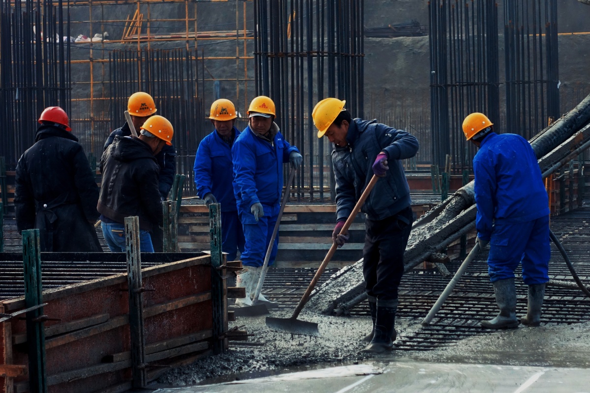 基建大军中的小人物6混凝土工他们是基建大军中的劳务工人他们干着最