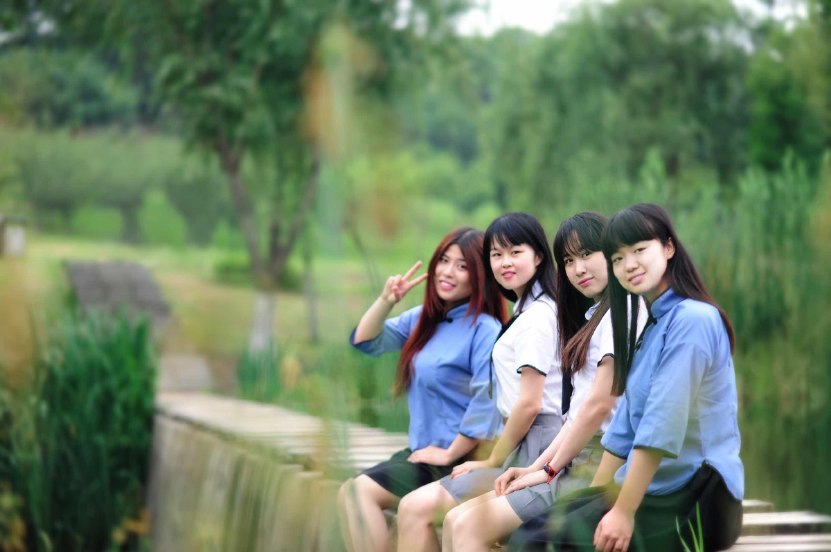 江苏大学学生毕业照