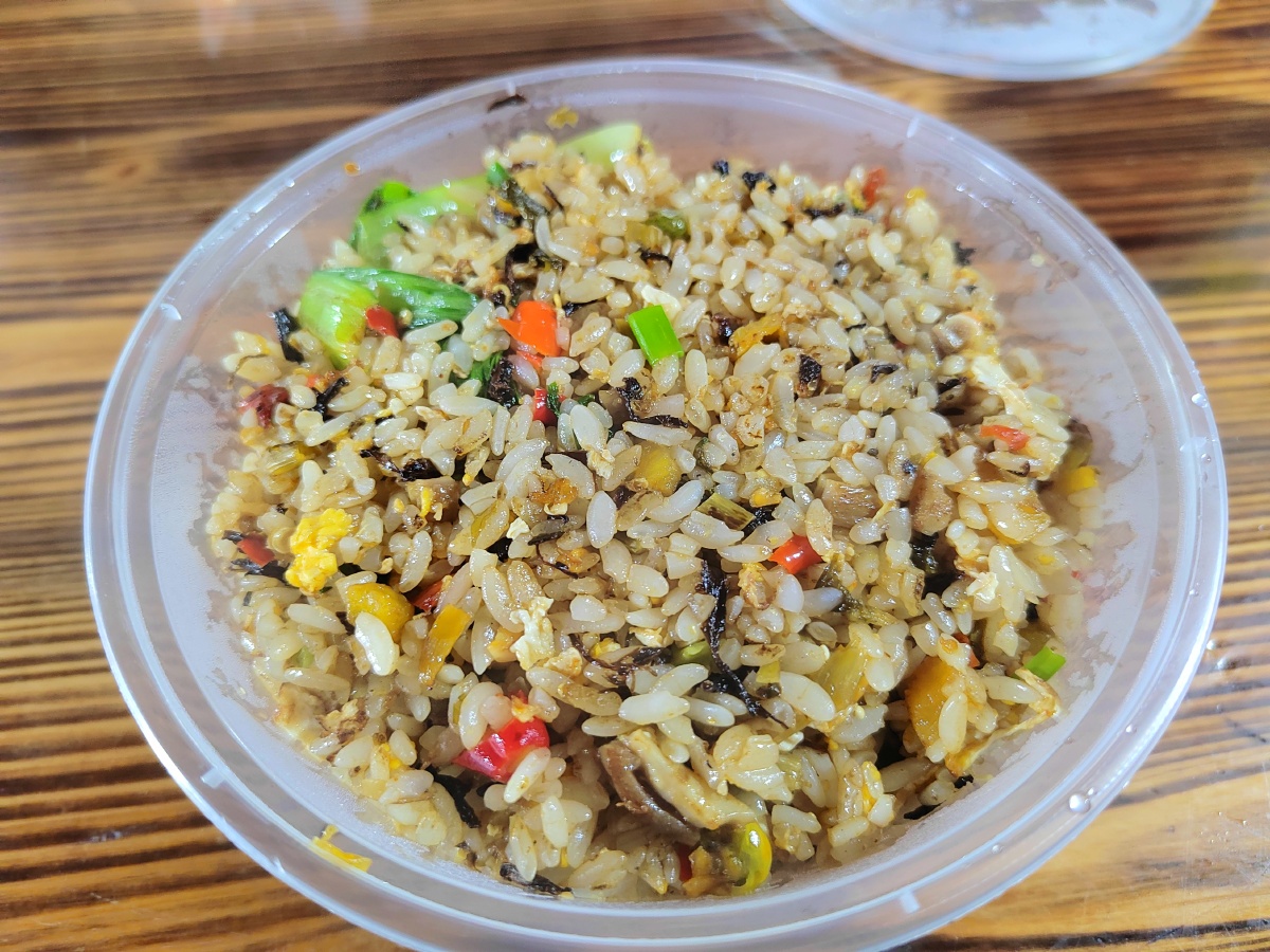 夜宵梅干菜炒饭鸡蛋炒饭
