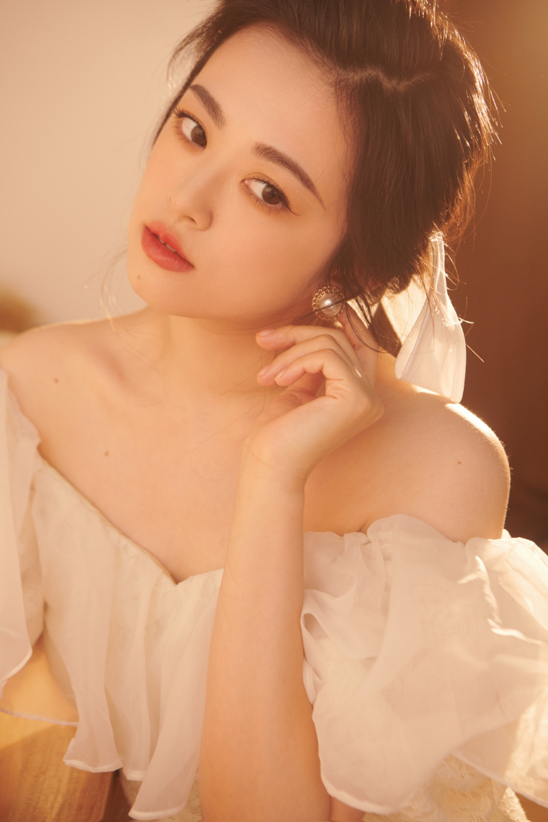 少女轻纱客片轻奢