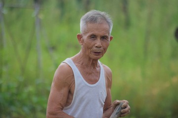 892541