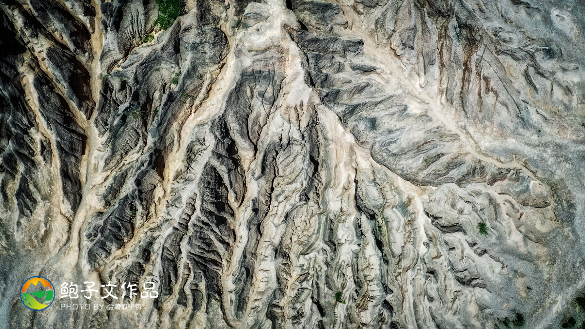 人为加速几万倍造就的人造雅丹地貌