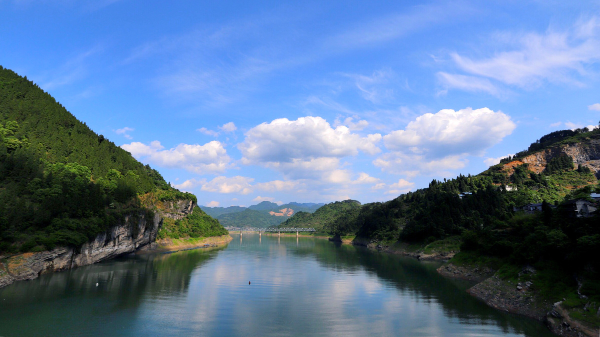湘西芙蓉镇酉水河畔追寻诗和远方
