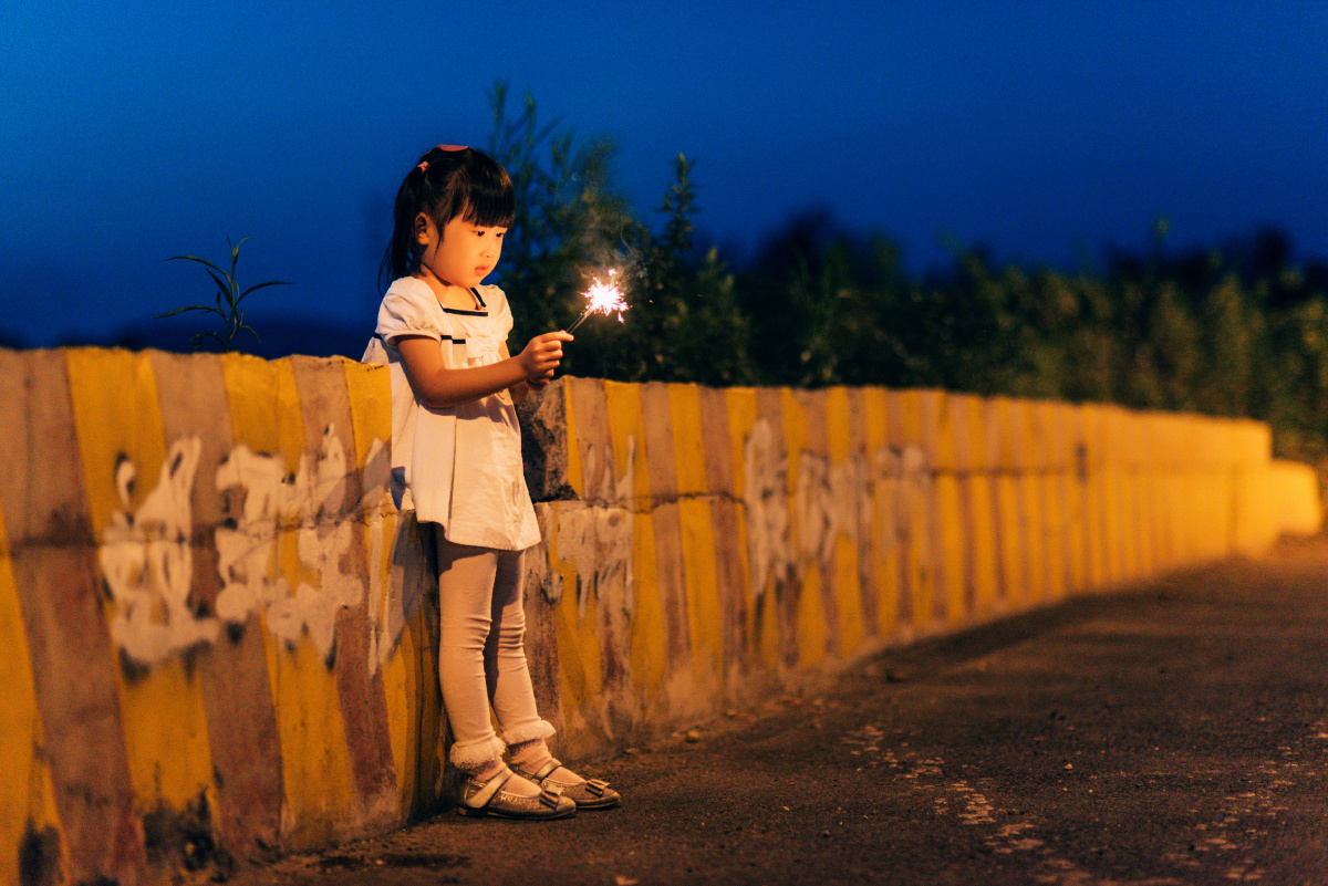 小公主的仙女棒 - 尼康, 儿童, 烟花, 抓拍, 胶片,