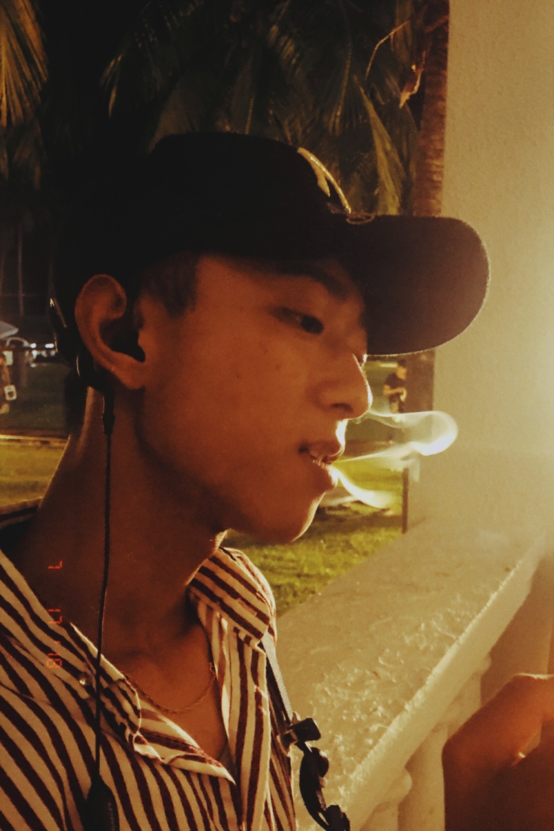 小伙子,自拍有一手啊