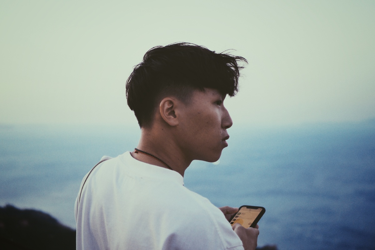 总有那么几个人在你被甩失恋的时候陪你半夜抽烟在