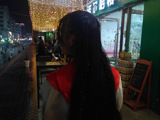 366525