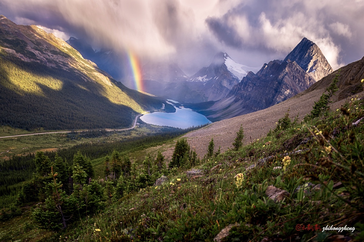 不经历风雨怎能见彩虹摄于加拿大班芙公园的冰原大道周