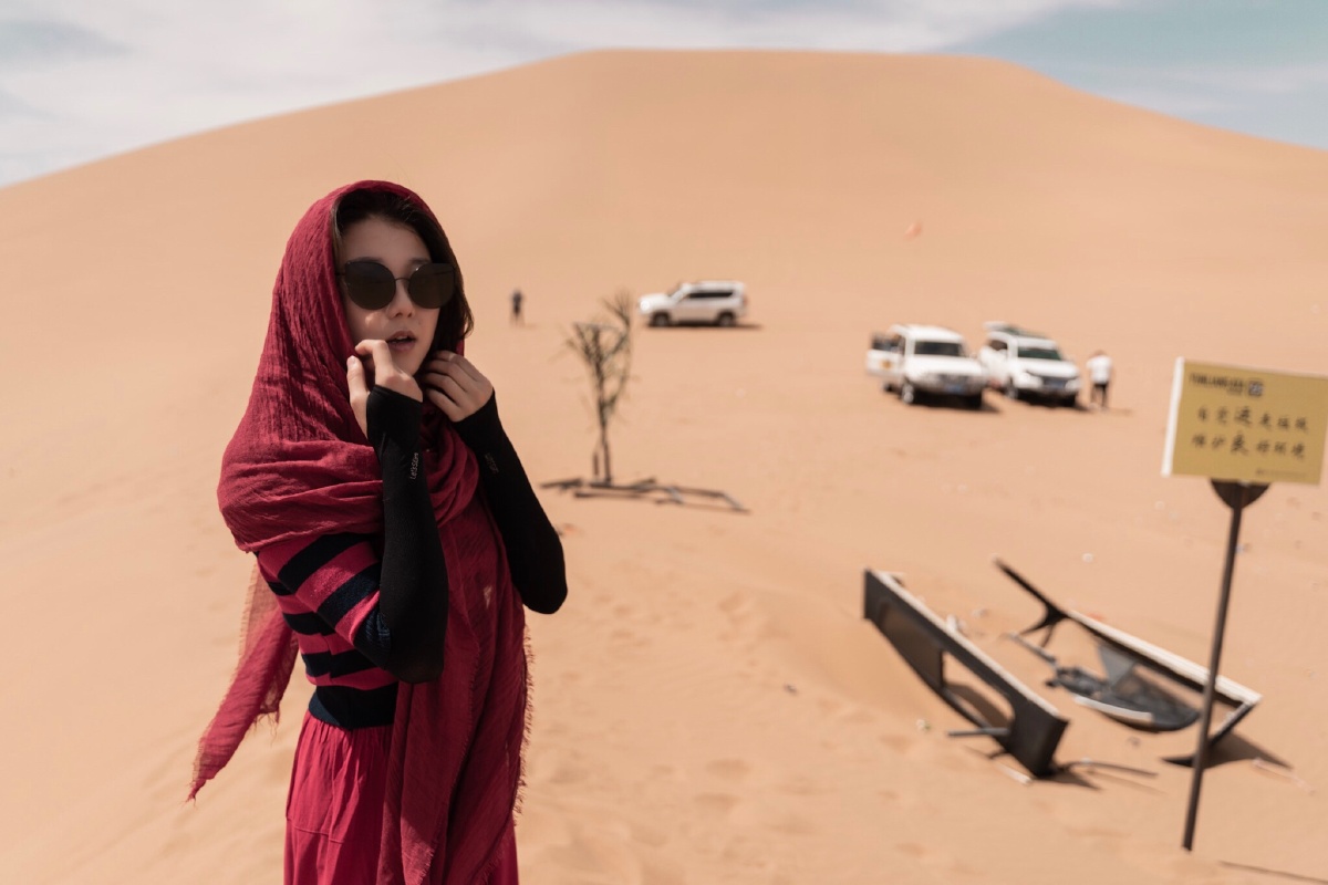带媳妇去腾格里沙漠拍美照
