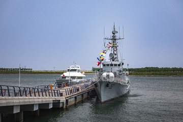 58032