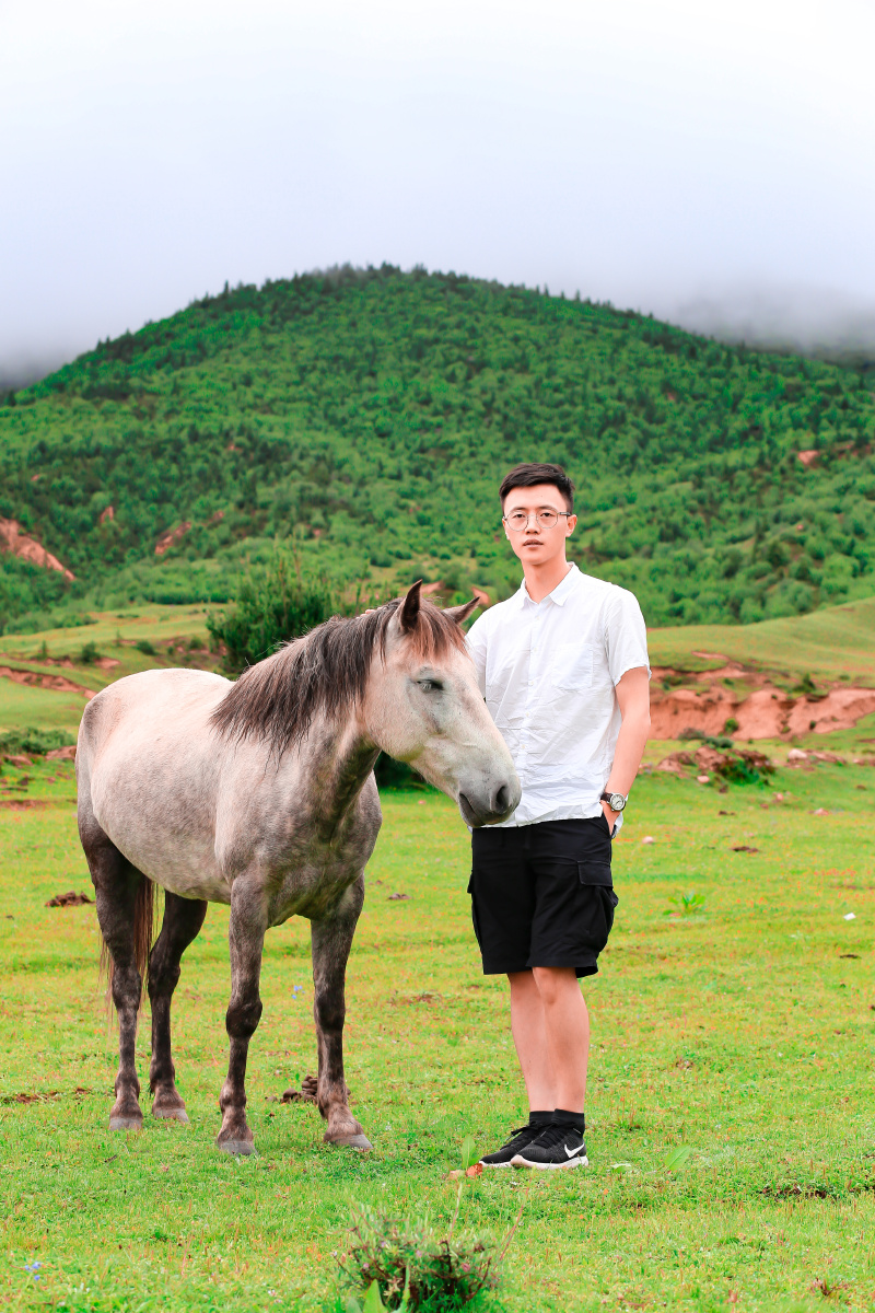 鲜衣怒马,少年轻裘,风啸山间,忽儿回首