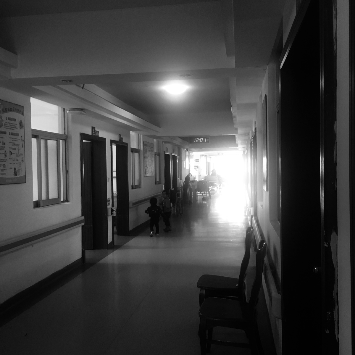 医院有着比教堂更虔诚的祈祷