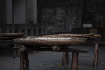 383745