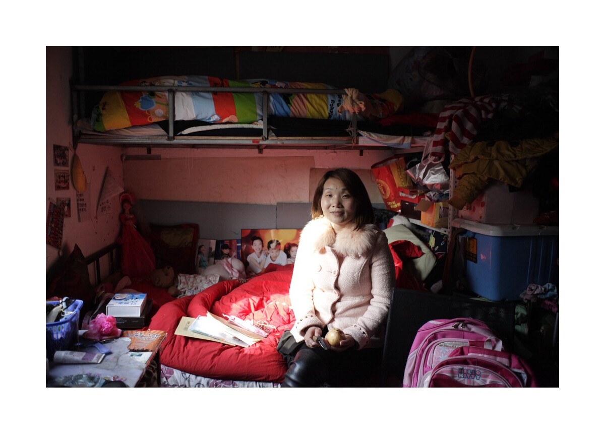2015年3月金凤一家来北京就租住在这里。金凤家的墙上贴满了三个孩子的奖状。2017年全家离开北京。<br />
