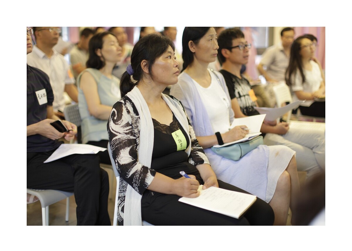 2016年7月美霞来北京参加乡村微型学校发展研讨会并做为嘉宾分享了标题为“乡间追梦的蝴蝶”的网络课堂的经验分享。<br />
