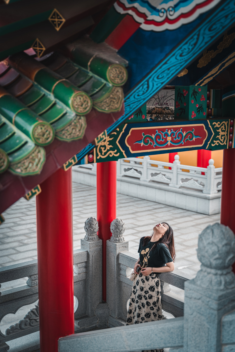 寺庙古建筑人像