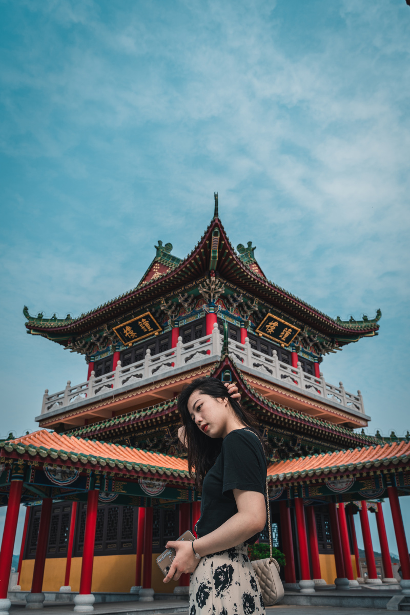 寺庙古建筑人像