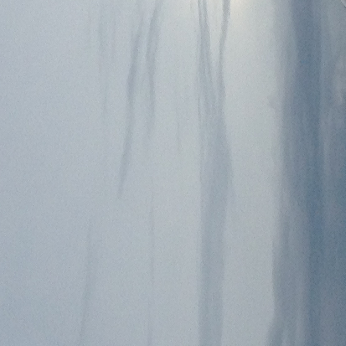 空是让人捉摸不定的旅行 晴时有风阴有时雨 -