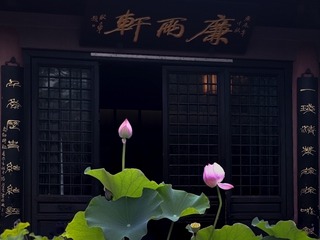 805437