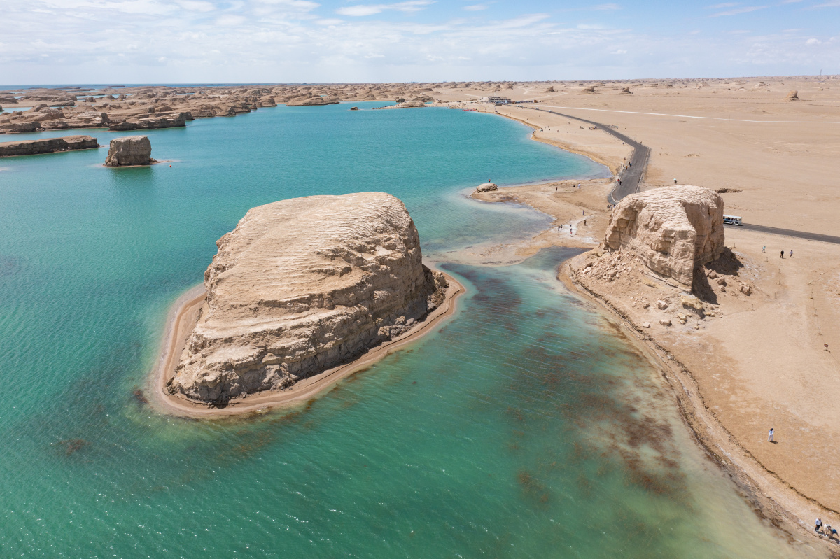 青海乌素特水上雅丹航拍